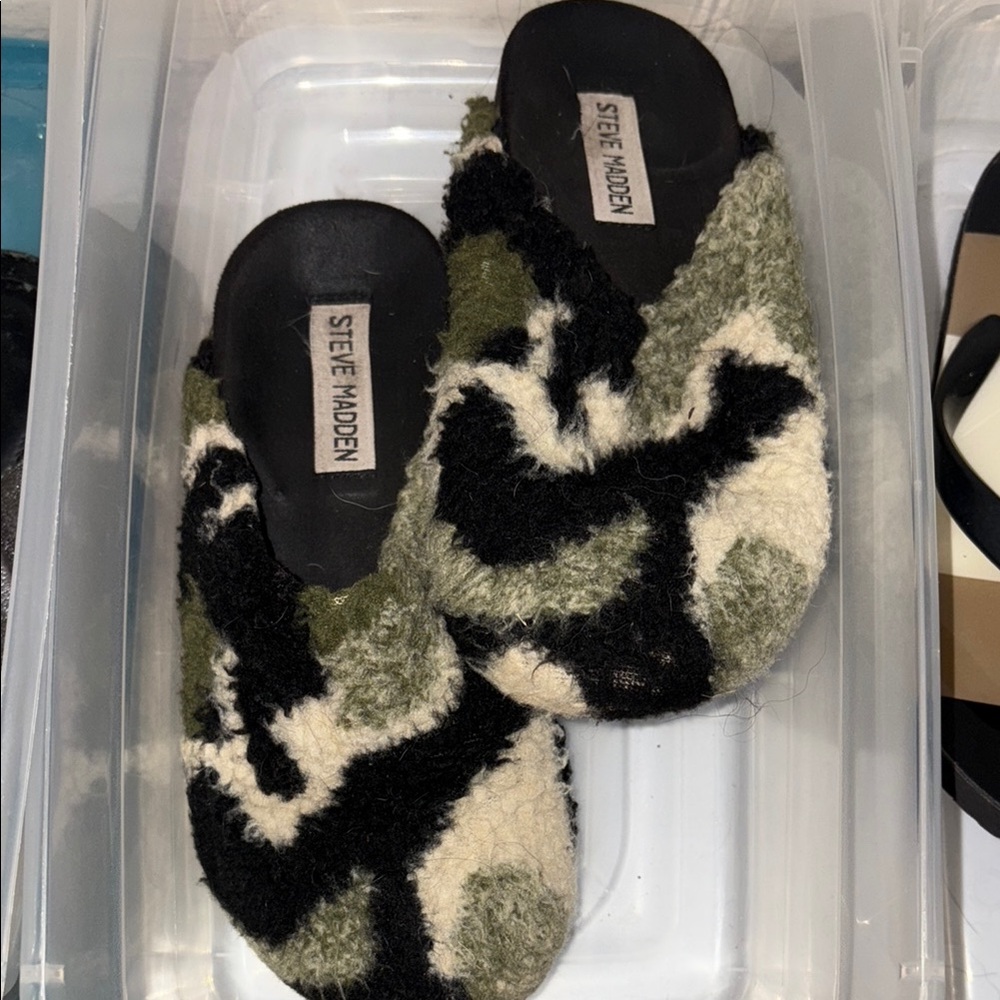 Steve Madden Black and Green Fuzzy Slippers